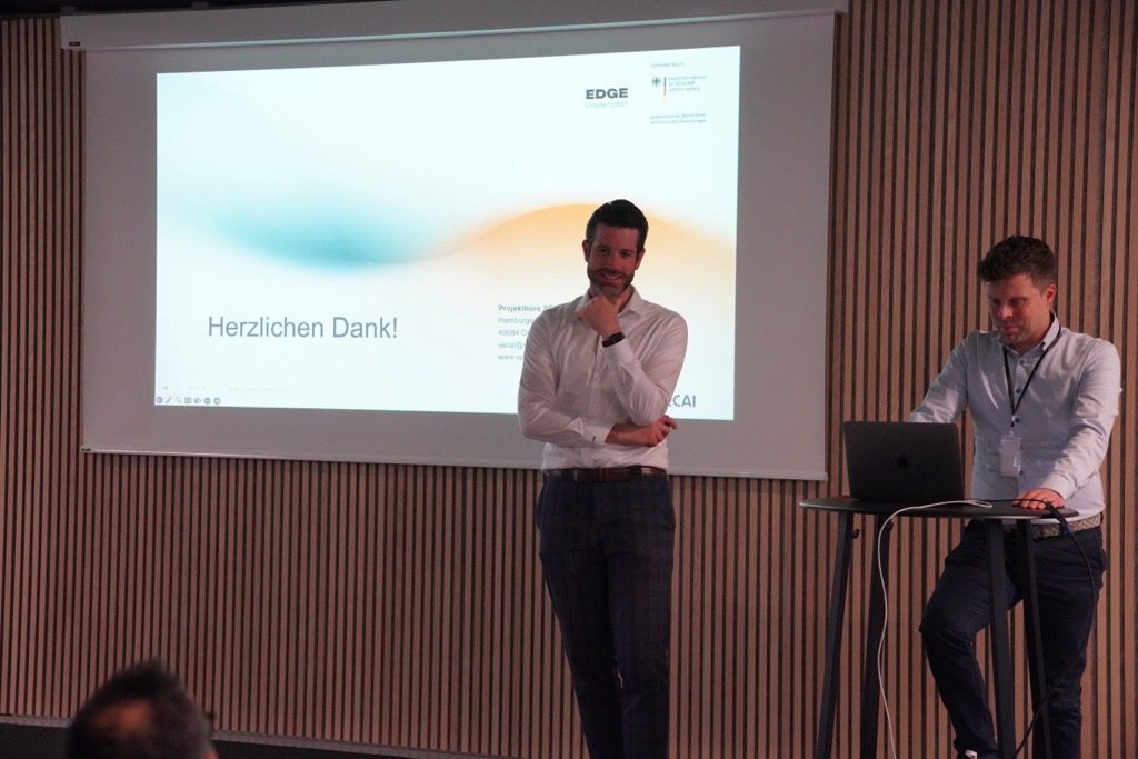 Digital Building Summit 2025 – Zukunft gestalten mit digitaler Intelligenz in der Gebäudetechnik 1 Florian Remark, Strategion (li.) und Michael Jüdiges, wibutler (re.) präsentierten SECAI auf dem Digital Building Summit 2025.